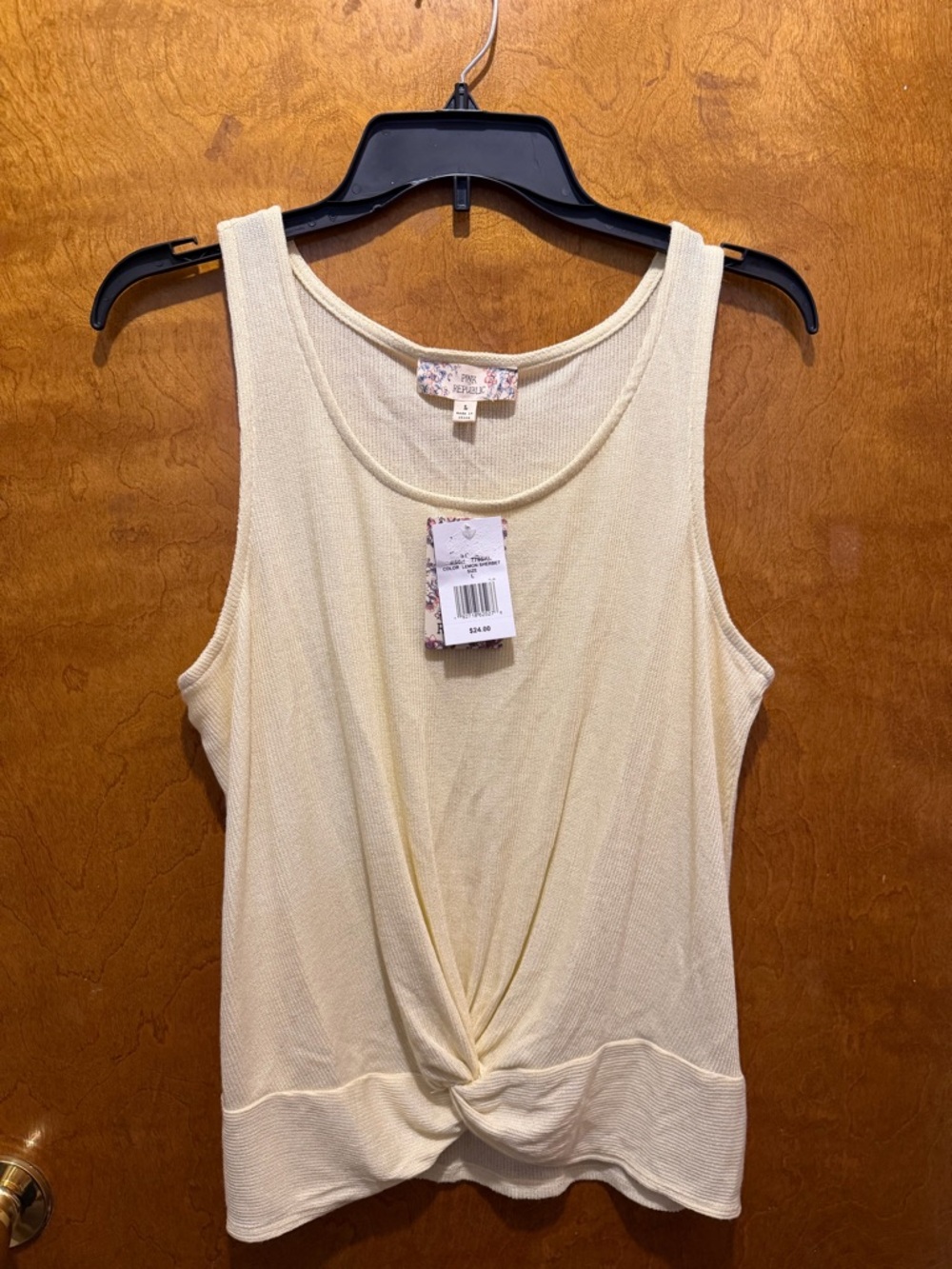 Pink republic yellow lightweight juniors/women’s tank top new size L